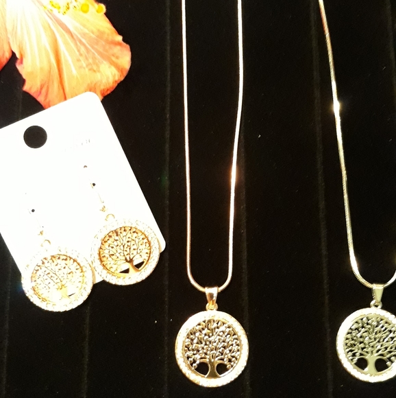 BEAUTIFUL GOLD Crystal Tree of Life Pendant Necklace on adjustable chain NEW - Picture 9 of 12